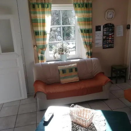 Nyaraló Le Montis Maredret